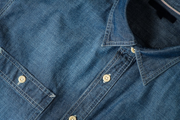 Close da camisa jeans Chambray, pano e conceito de fundo têxtil