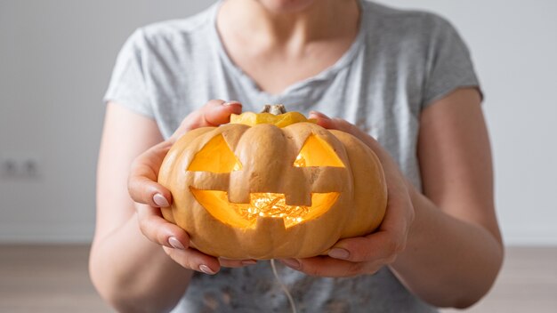 Close da cara de abóbora de Halloween