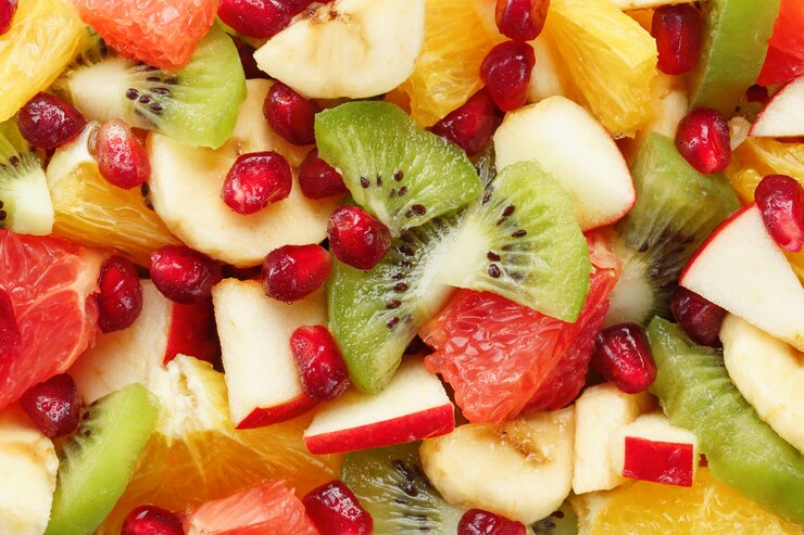Foto close da salada de frutas em tela inteira