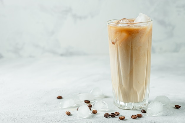 Close de refrescante frapê de café gelado