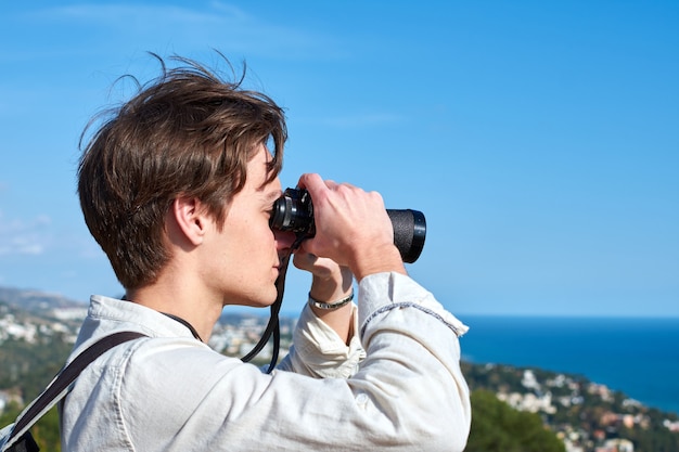 Close de um jovem atraente da espanha