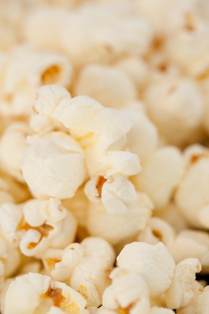 Close up auf viele verschwommene Popcorn