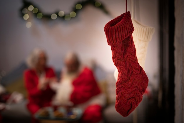 Foto close-up calcetines de navidad rojo y blanco