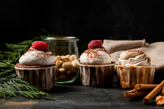 Foto close-up cupcakes con canela