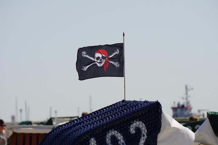 Foto close-up da bandeira contra o céu azul claro