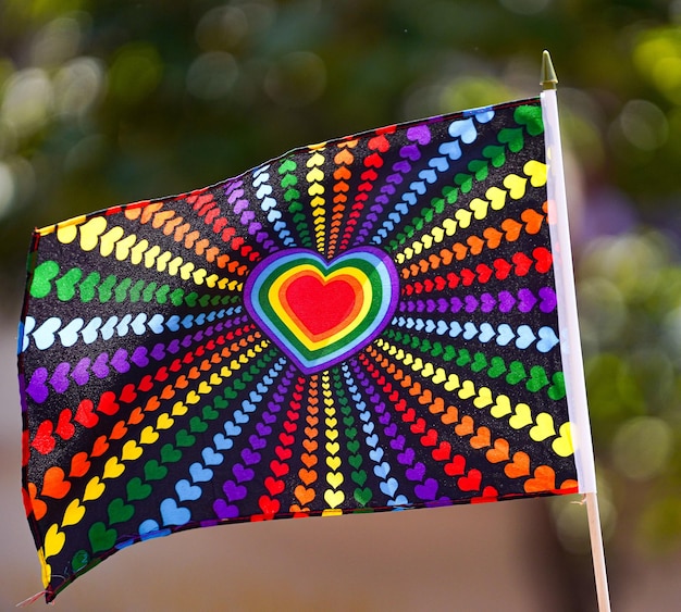 Foto close-up da bandeira em forma de coração