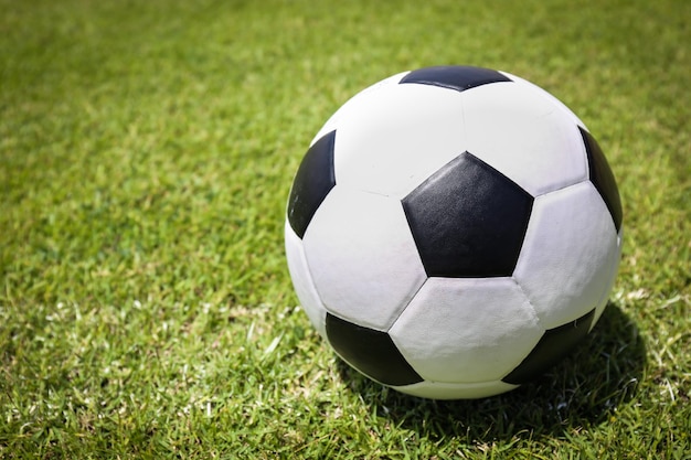 Close-up da bola no campo