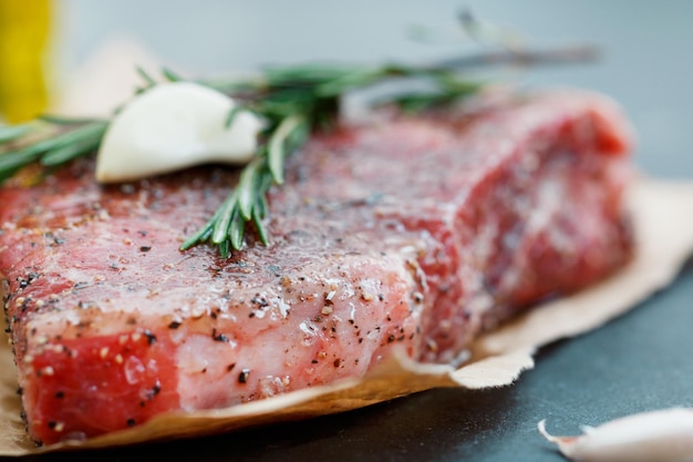 Close-up da carne na mesa