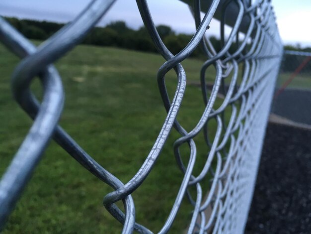 Foto close-up da cerca de ligação de cadeia