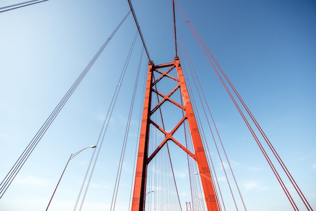 Close-up da construção da famosa ponte 25 de abril na cidade de Lisboa, Portugal