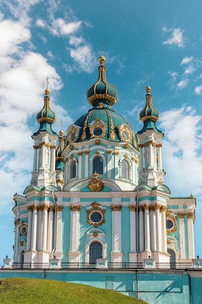 Close-up da Igreja de Santo André na cidade de Kiev (Kiev), Ucrânia.