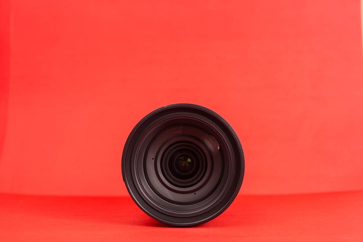 Foto close-up da lente da câmara sobre a mesa