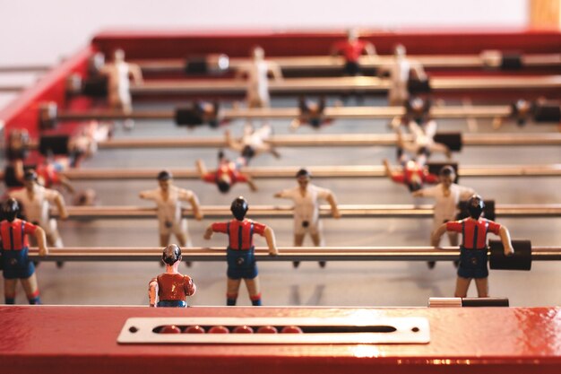 Close-up da mesa de futebol dentro de uma sala