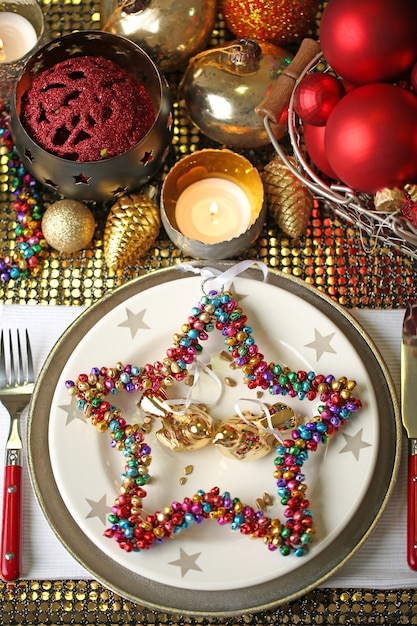 Foto close-up da mesa de natal servindo