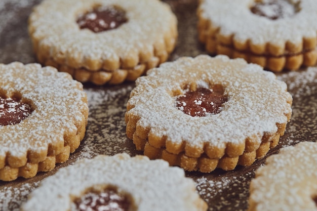 Foto close-up de açúcar em pó em biscoitos