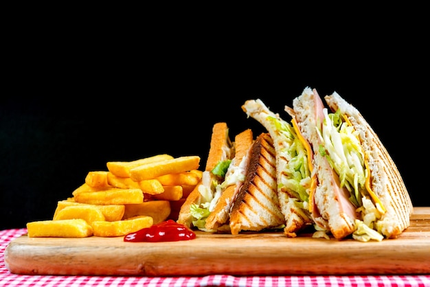 Close-up de alimentos contra fundo preto