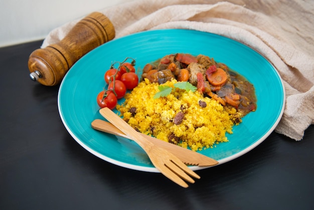 Foto close-up de alimentos servidos em prato na mesa