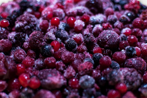 Foto close-up de bagas congeladas. fruta saudável antioxidante natural.