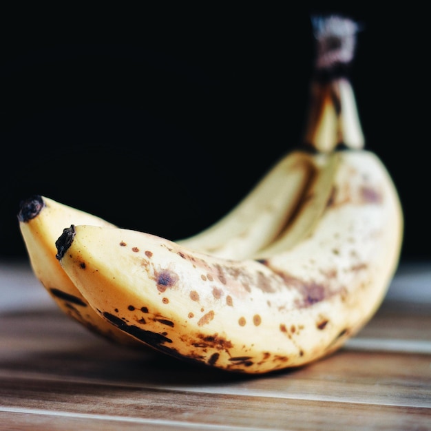 Foto close-up de bananas na mesa