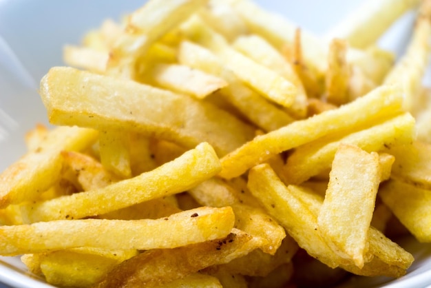 Foto close-up de batatas fritas em prato