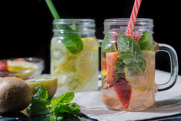 Close-up de bebidas em copos