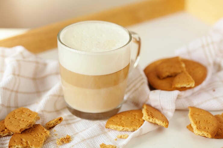 Foto close-up de biscoitos e café na mesa