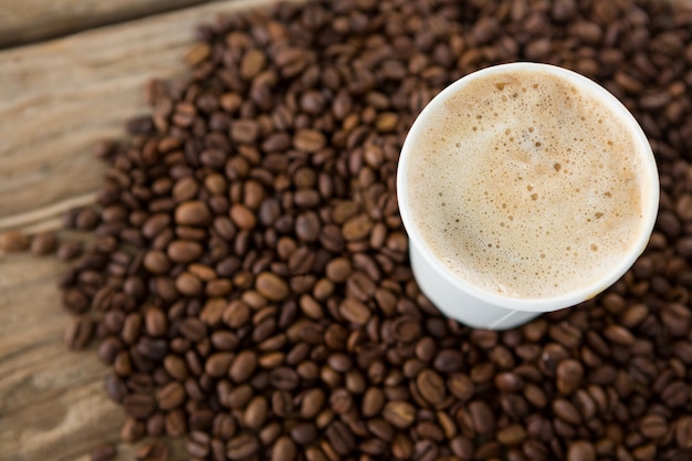 Close-up de café com grãos de café