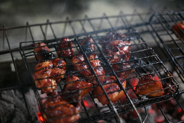 Close-up de carne no churrasco