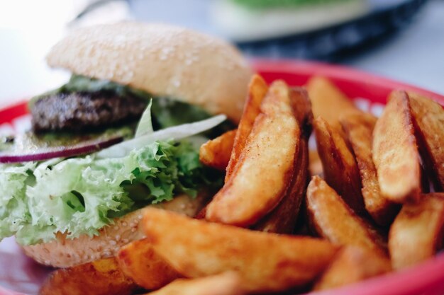 Foto close-up de carne servida em prato