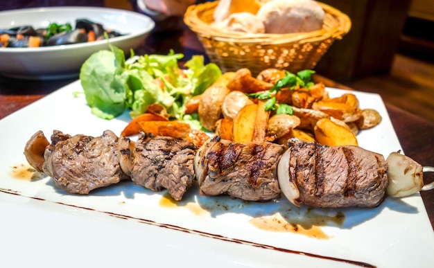 Close-up de carne servida em prato