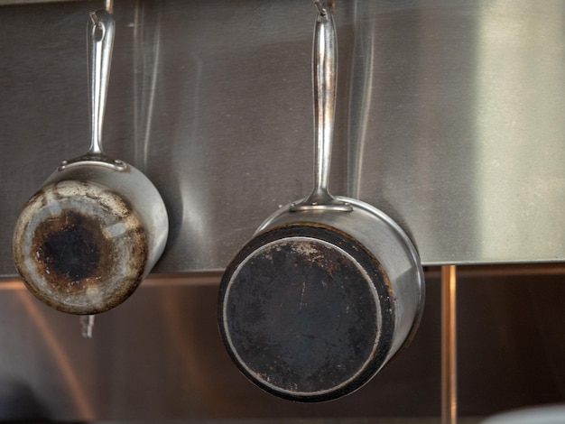 Foto close-up de chá pendurado na cozinha em casa