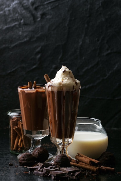 Close-up de chocolate quente na mesa