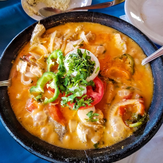 Foto close-up de comida em uma tigela na mesa