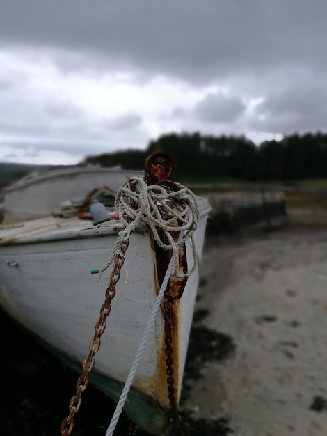 Foto close-up de corda amarrada em um barco