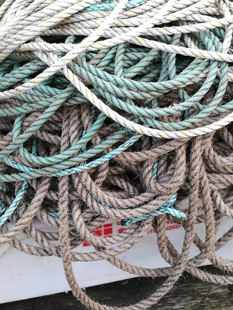 Foto close-up de corda em barco