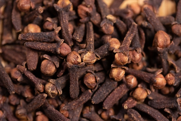 Close-up de cravo seco erva picante para aroma de alimentos e medicamentos naturais, ingrediente em especiarias indianas
