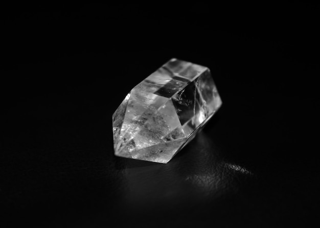 Close-up de cristal de quartzo em fundo preto