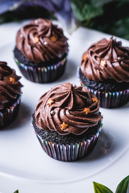 Close-up de cupcakes em prato