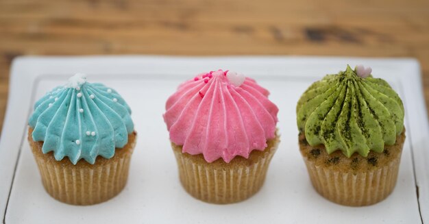 Foto close-up de cupcakes na mesa