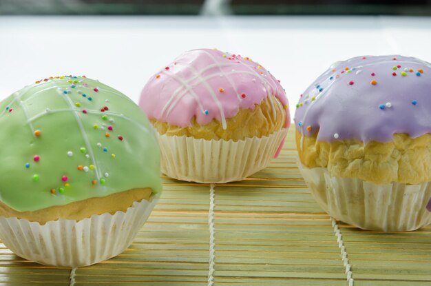 Foto close-up de cupcakes na mesa