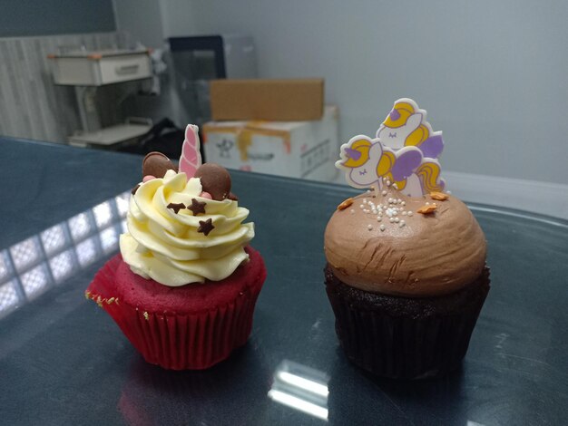 Foto close-up de cupcakes na mesa