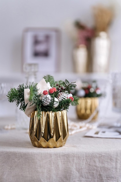 Foto close-up de decorações de natal na mesa