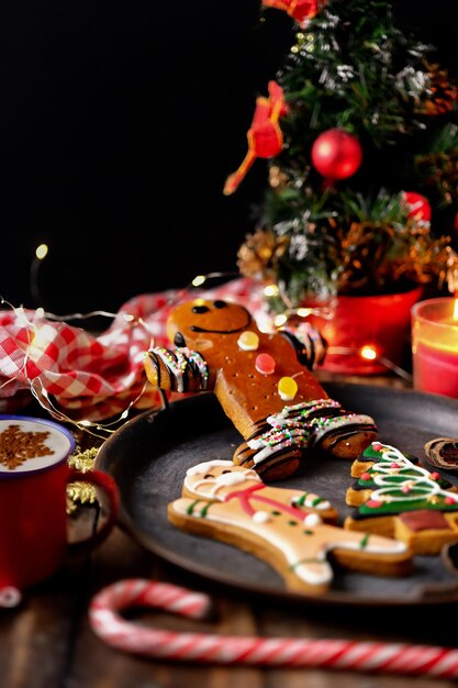 Close-up de decorações de Natal na mesa