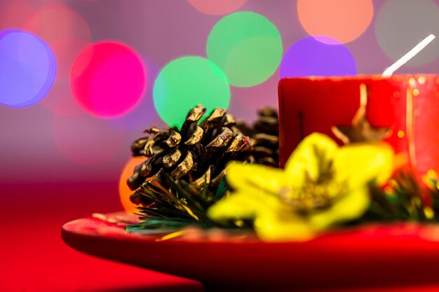 Foto close-up de decorações de natal na mesa