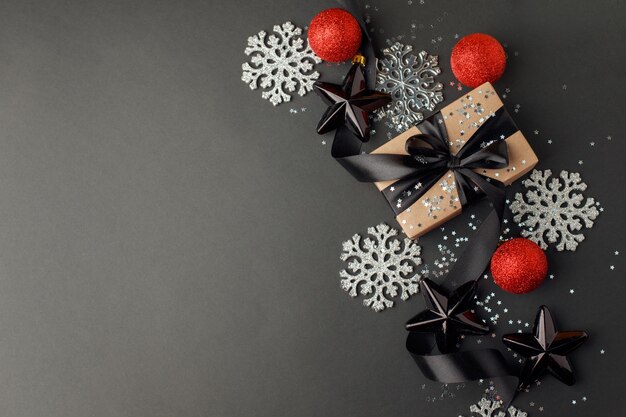 Close-up de decorações de Natal na mesa