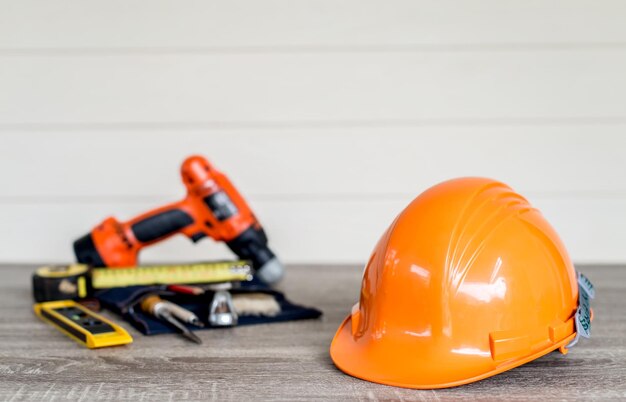 Close-up de equipamentos de construção sobre a mesa