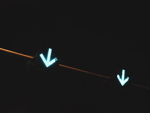 Close-up de equipamentos de iluminação iluminados