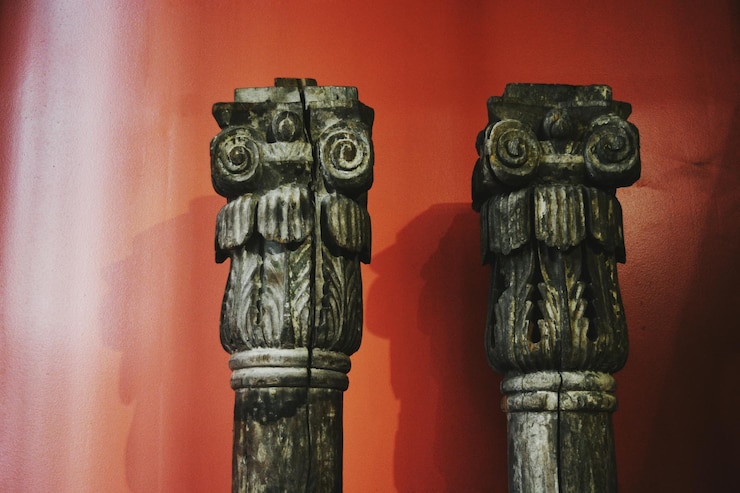 Foto close-up de escultura na parede