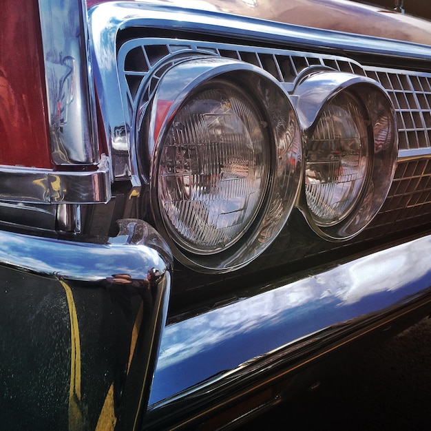 Close-up de faróis de carros antigos
