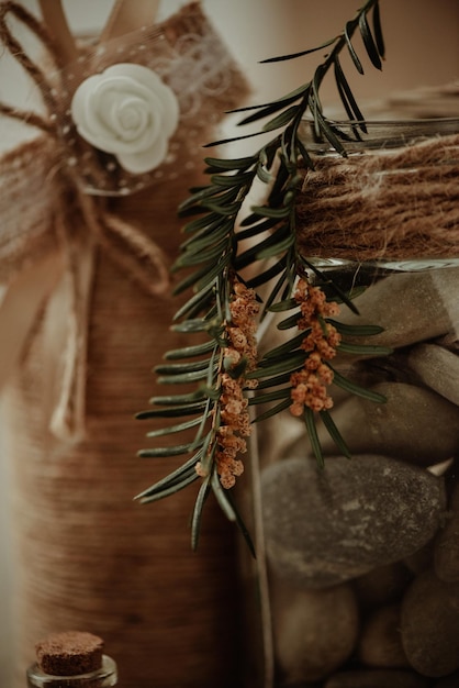 Foto close-up de folhas secas na planta